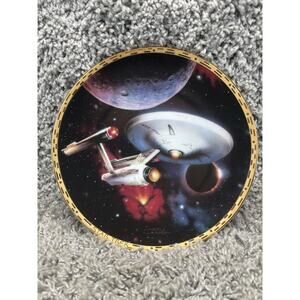 Star Trek The Voyagers USS Enterprise collector plate by the Hamilton Collection